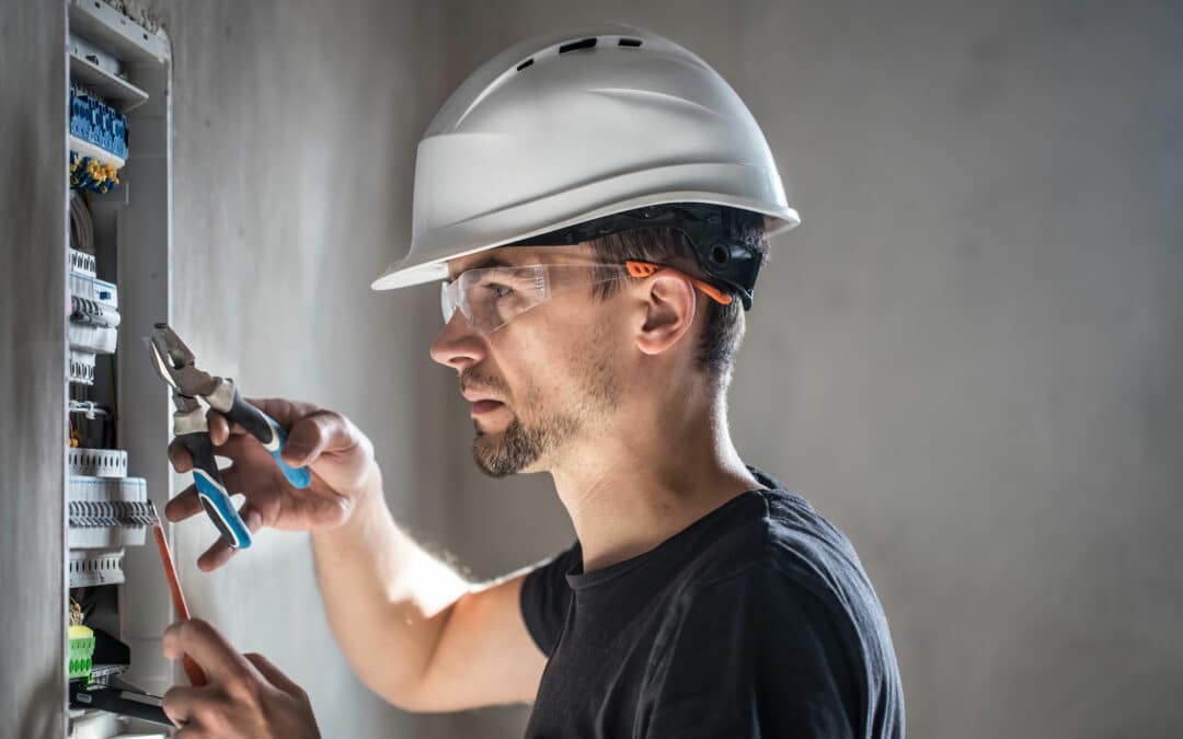 ¿Por qué hacer un curso de electricista? Ventajas y Salidas